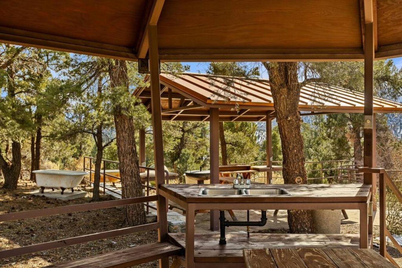 Steel Pine Lodge A Rustic Mountain Retreat Views Baldwin Lake Bagian luar foto