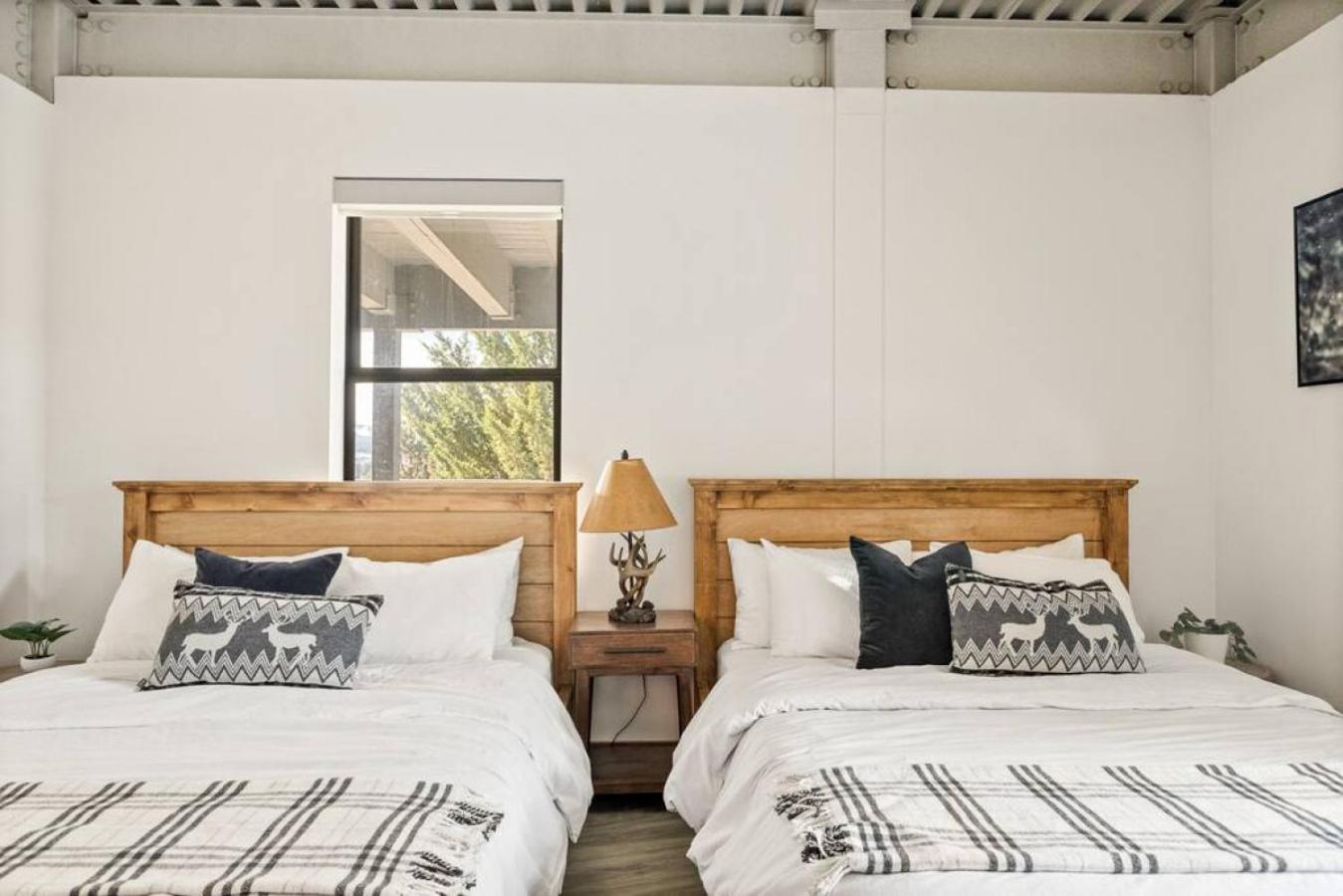 Steel Pine Lodge A Rustic Mountain Retreat Views Baldwin Lake Bagian luar foto