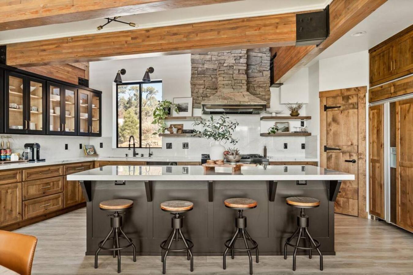 Steel Pine Lodge A Rustic Mountain Retreat Views Baldwin Lake Bagian luar foto