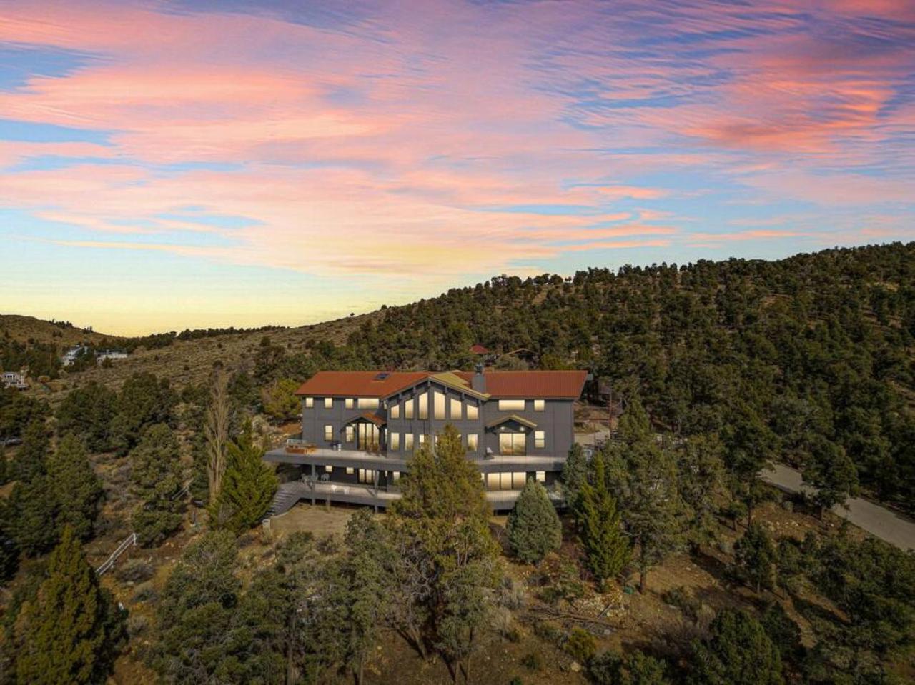 Steel Pine Lodge A Rustic Mountain Retreat Views Baldwin Lake Bagian luar foto